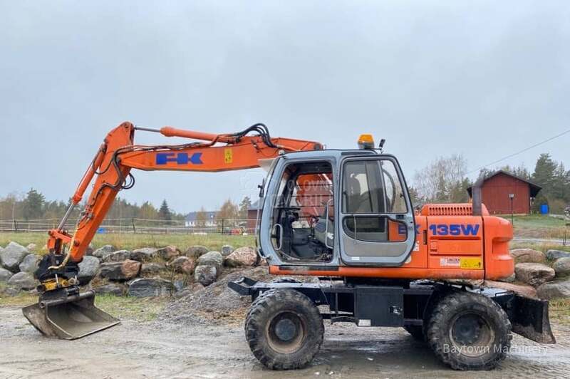 Hitachi EX 135W