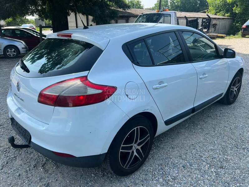 Renault Megane III 1.5dCi 2010. god. -  kompletan auto u delovima