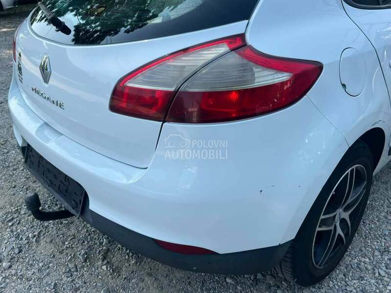 Branik zadnji beli DV369