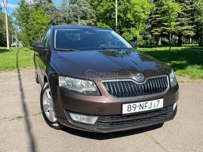 Škoda Octavia 1.6tdi kož nawi senz