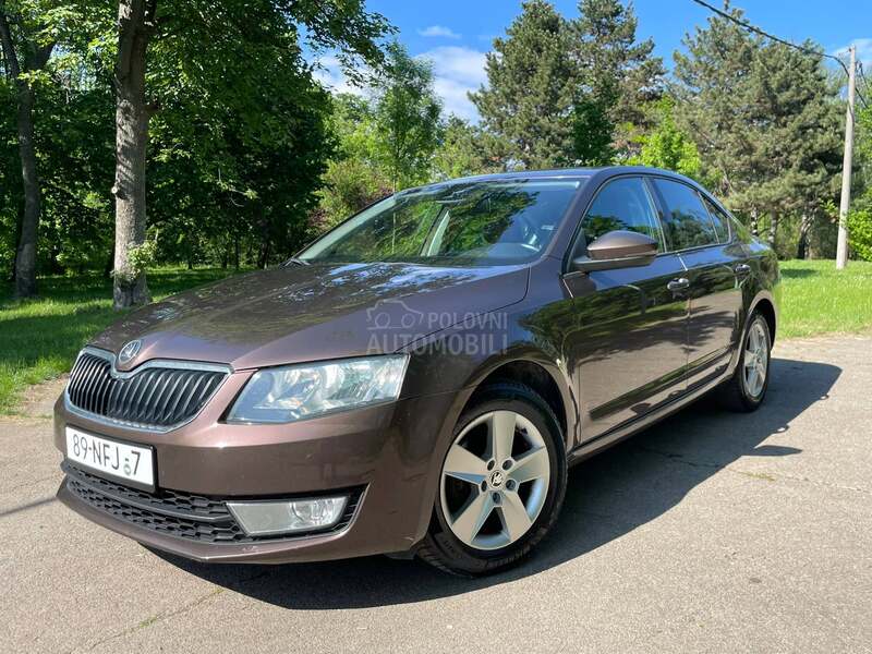 Škoda Octavia 1.6tdi kož nawi senz