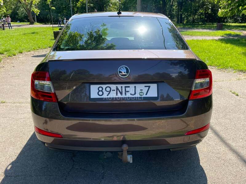 Škoda Octavia 1.6tdi kož nawi senz