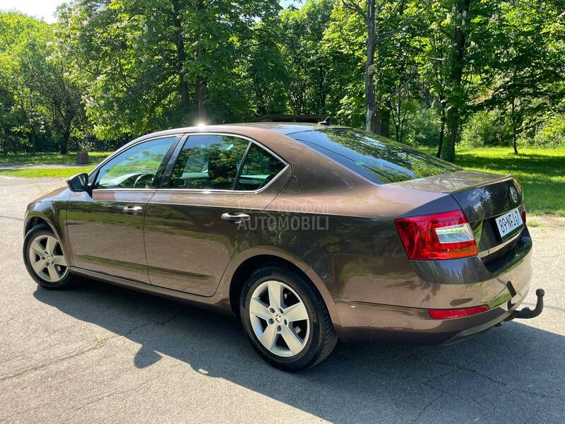 Škoda Octavia 1.6tdi kož nawi senz