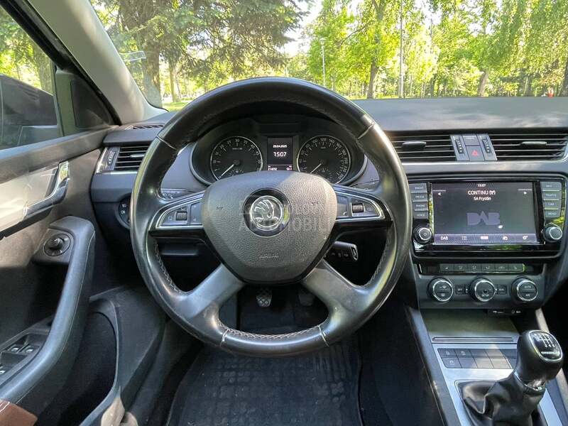 Škoda Octavia 1.6tdi kož nawi senz