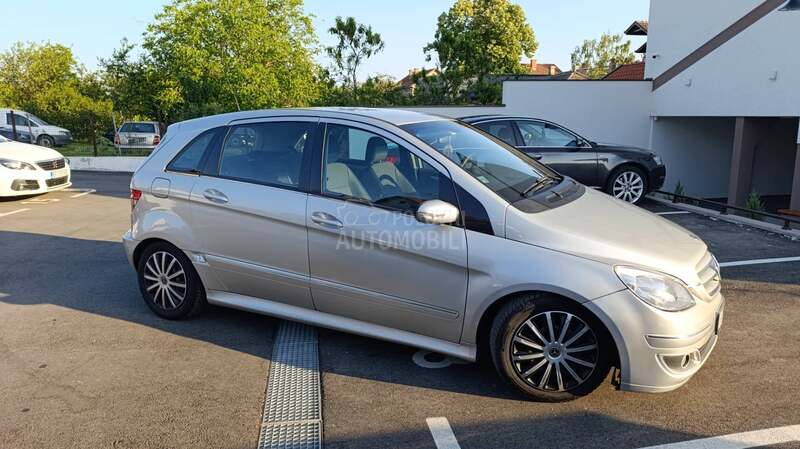 Mercedes Benz B 200 
