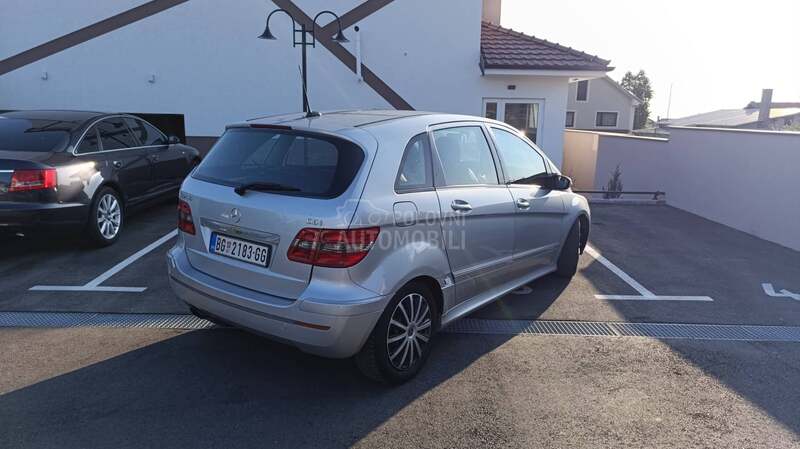 Mercedes Benz B 200 