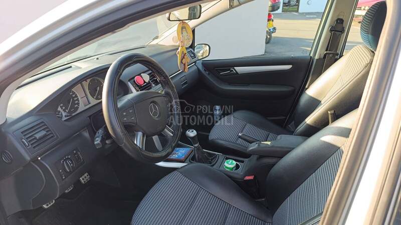 Mercedes Benz B 200 