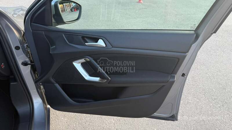 Peugeot 308 1.6 HDi pan/nav/6br