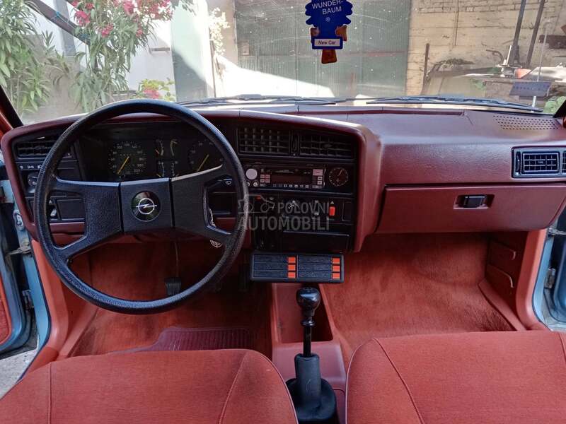 Opel Ascona Berlina