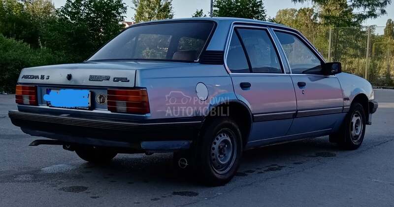 Opel Ascona Berlina