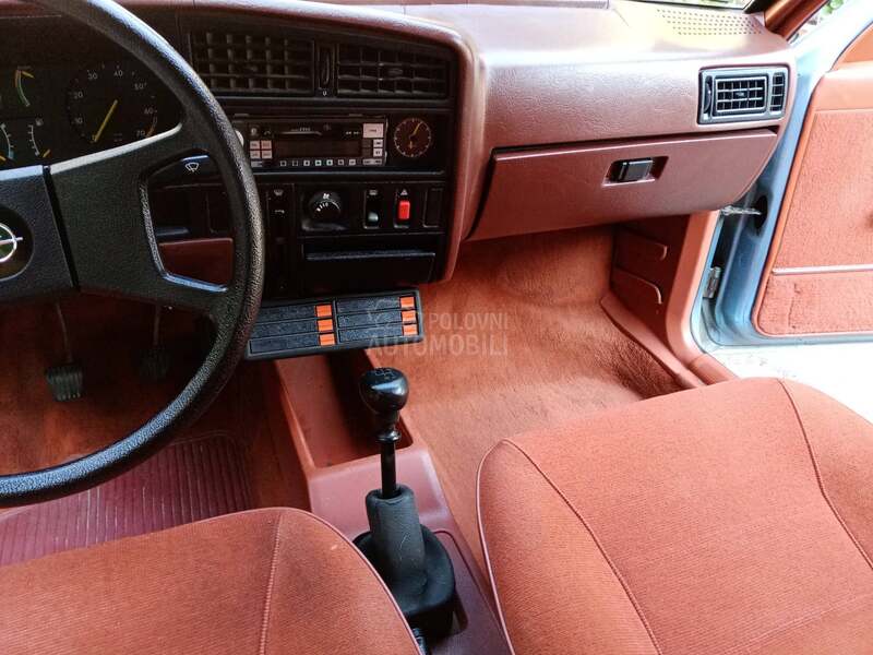 Opel Ascona Berlina