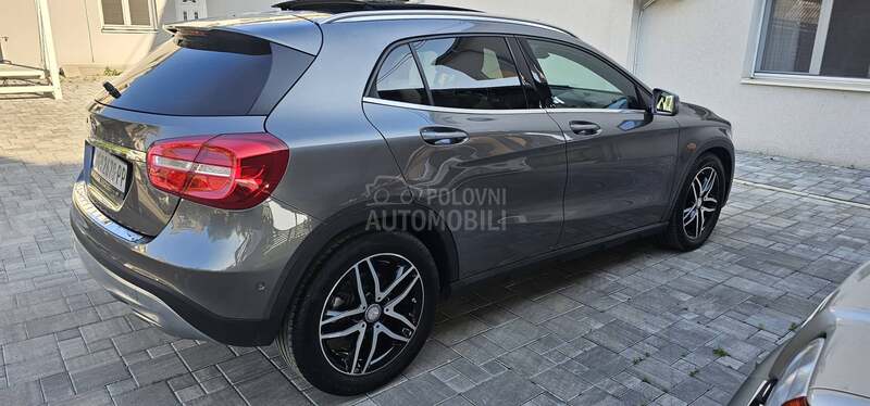 Mercedes Benz GLA 180 PANO, AUTO