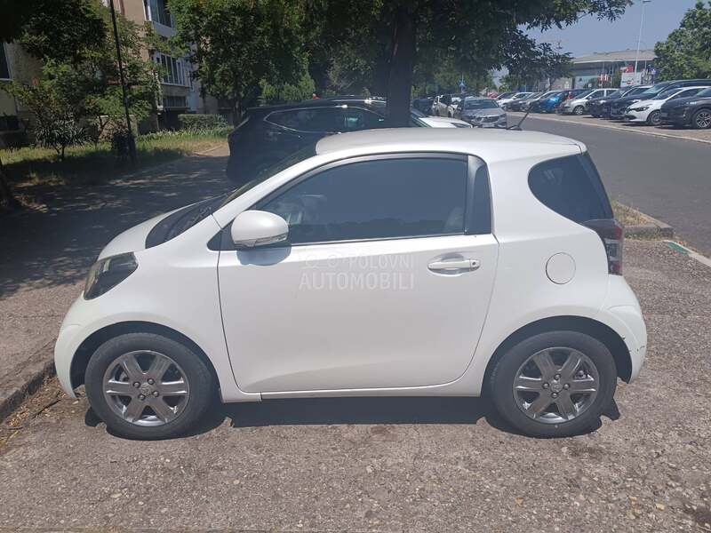 Toyota iQ 