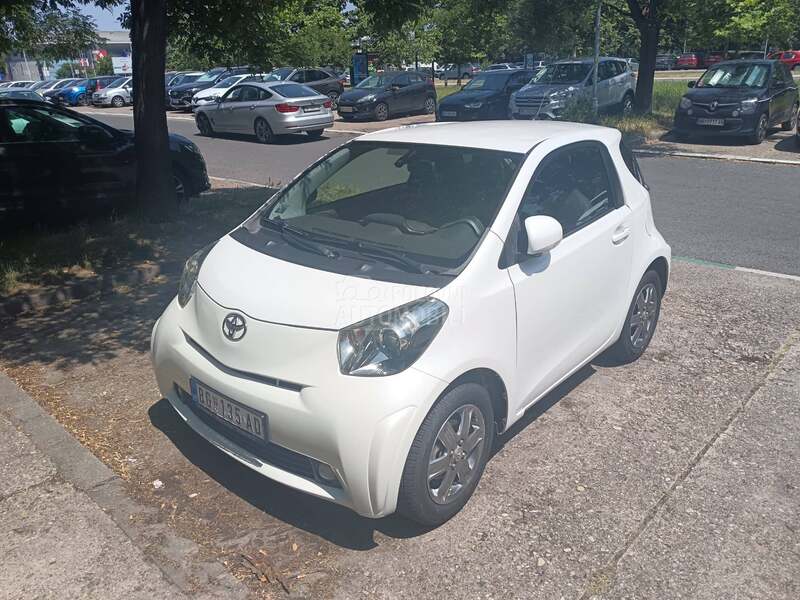 Toyota iQ 