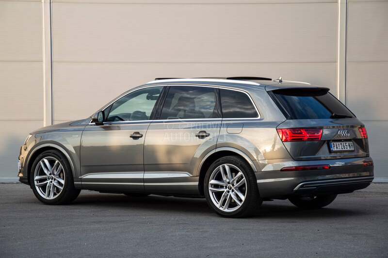 Audi Q7 E tron S line