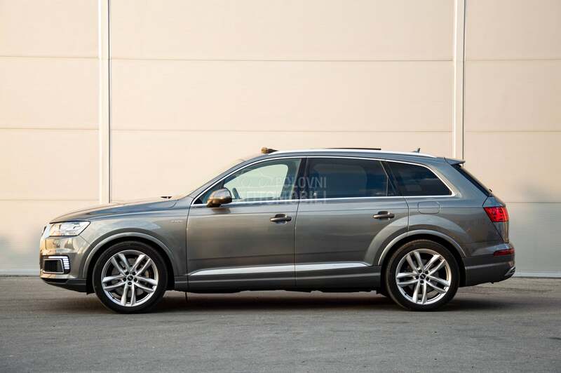 Audi Q7 E tron S line