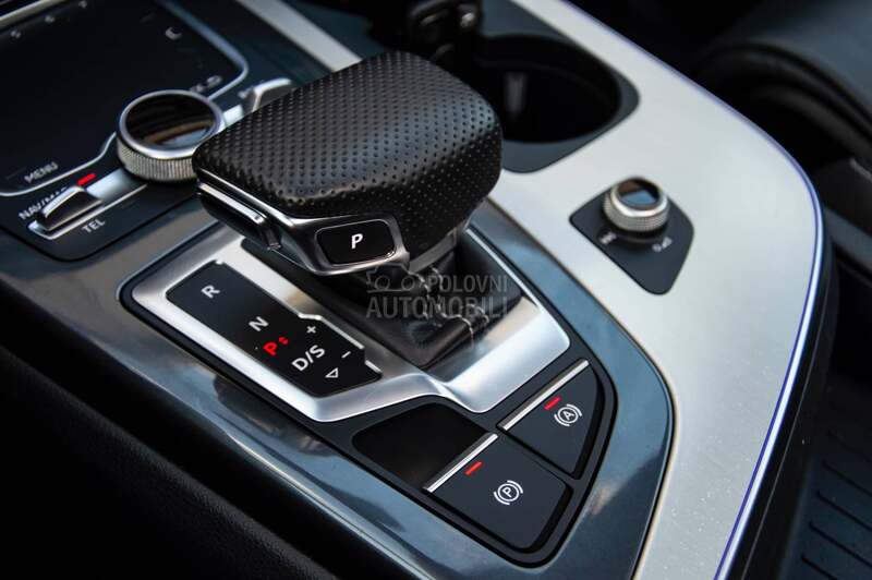 Audi Q7 E tron S line