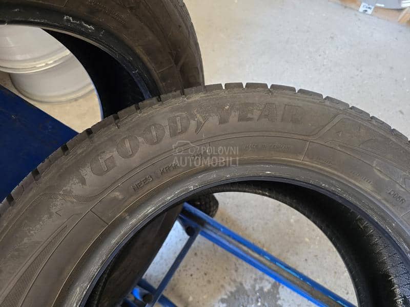 Goodyear 215/65 R17 Zimska