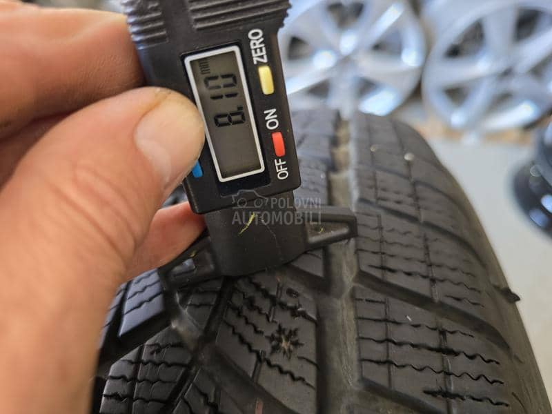 Goodyear 215/65 R17 Zimska