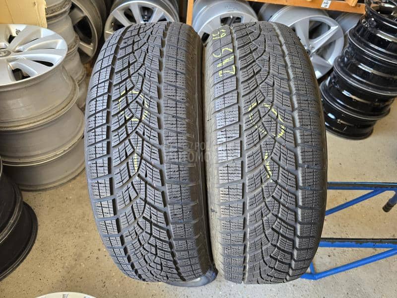 Goodyear 215/65 R17 Zimska