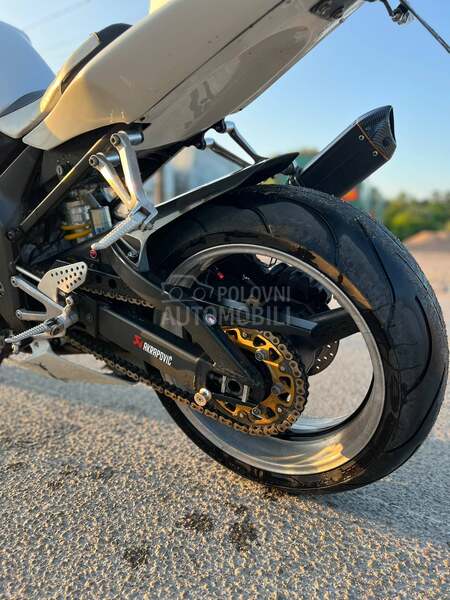 Yamaha r1