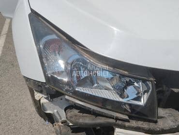 desni far za Chevrolet Cruze od 2009. do 2013. god.