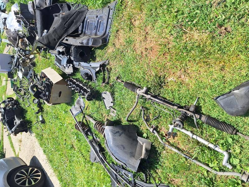 Alfa Romeo 166 2002. god. -  kompletan auto u delovima