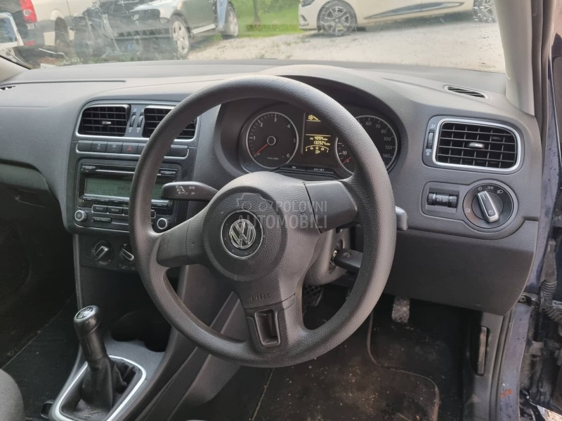 Volkswagen Polo 2010. god. -  kompletan auto u delovima