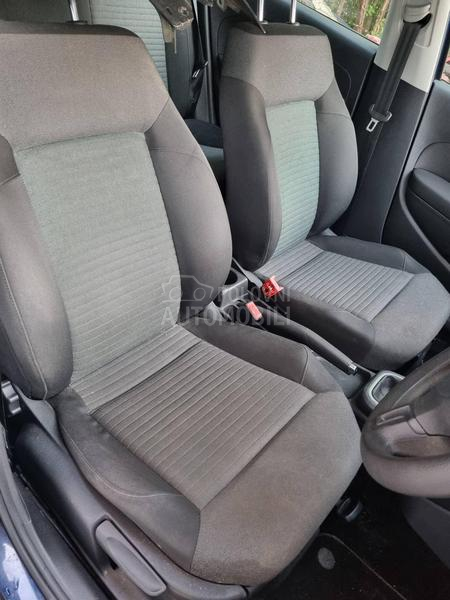 Volkswagen Polo 2010. god. -  kompletan auto u delovima