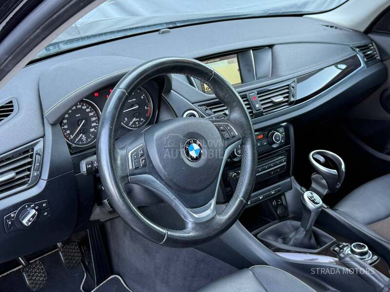 BMW X1 18d/NAVY/Luxury