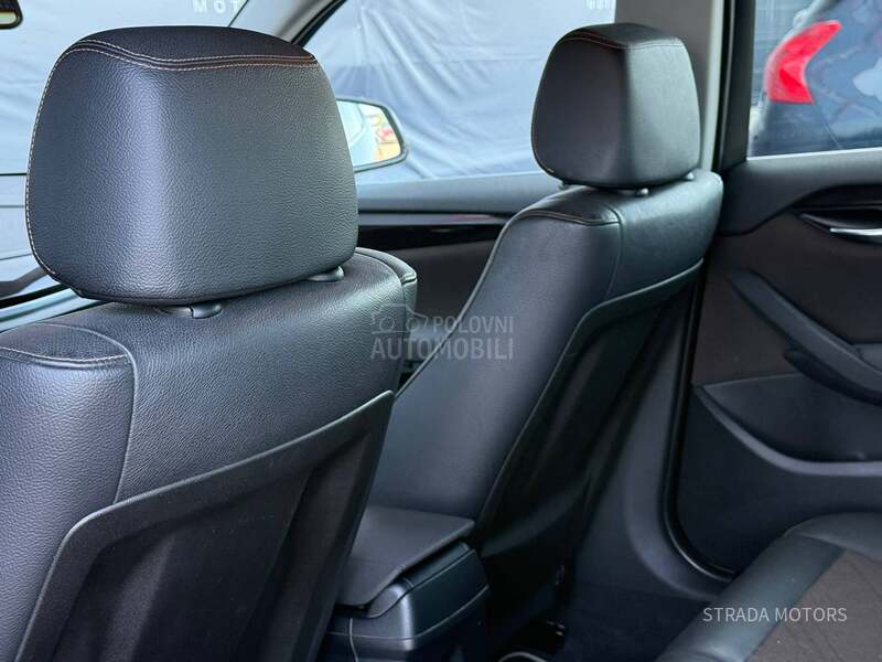 BMW X1 18d/NAVY/Luxury