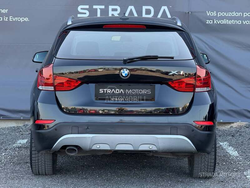 BMW X1 18d/NAVY/Luxury