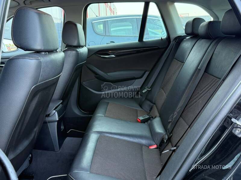 BMW X1 18d/NAVY/Luxury