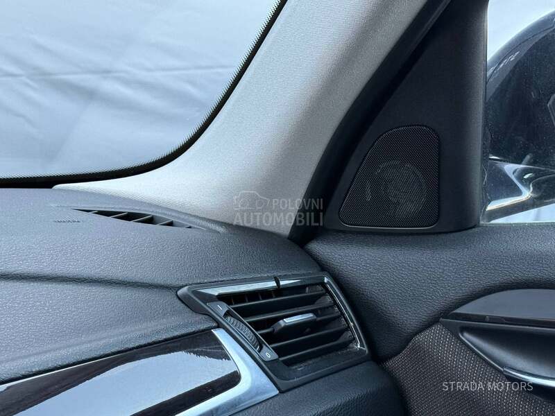 BMW X1 18d/NAVY/Luxury