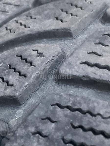 Bridgestone 215/65 R16 Zimska