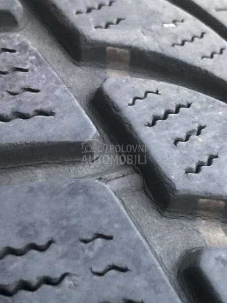Bridgestone 215/65 R16 Zimska