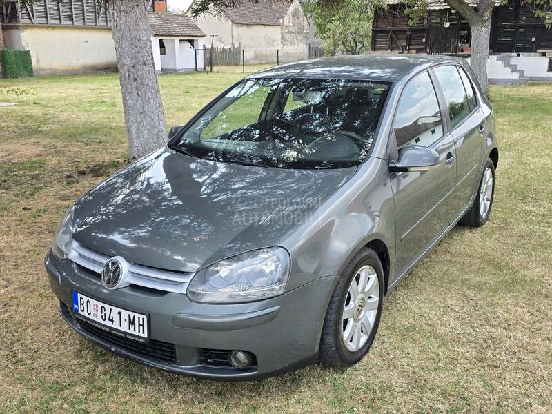 Volkswagen Golf 5 2.0tdi//k o ž a