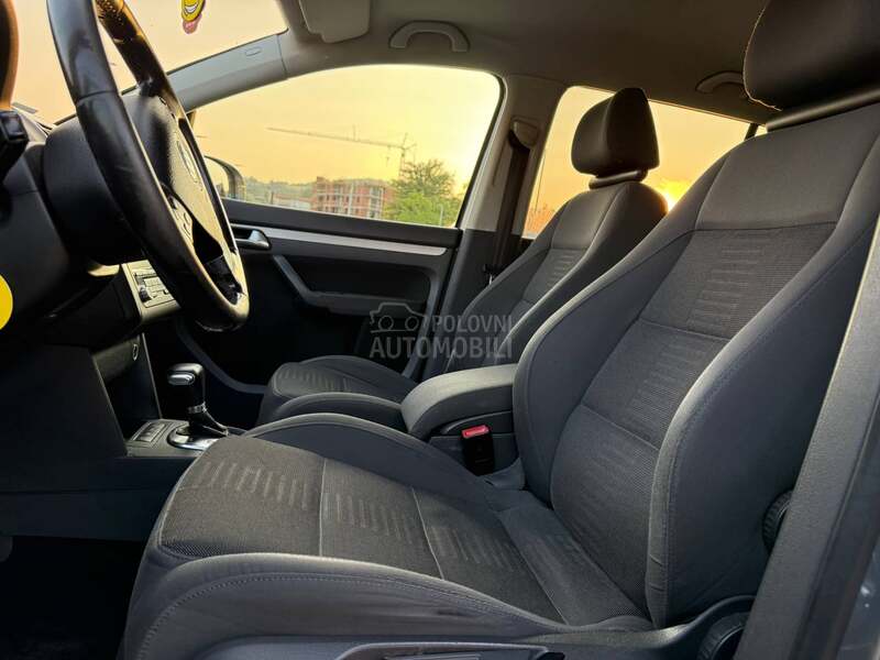 Volkswagen Touran 2.0/DSG/7sed