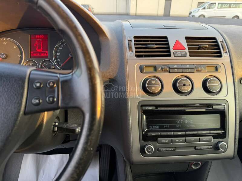 Volkswagen Touran 2.0/DSG/7sed