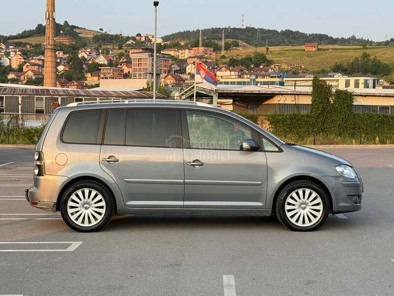 Volkswagen Touran 2.0/DSG/7sed