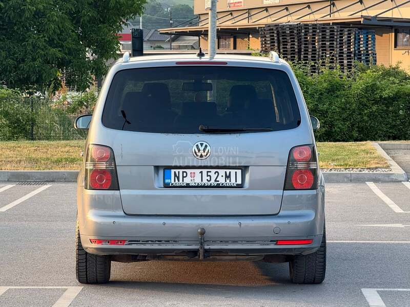 Volkswagen Touran 2.0/DSG/7sed