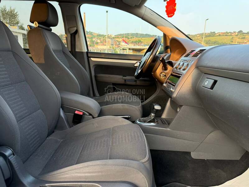 Volkswagen Touran 2.0/DSG/7sed