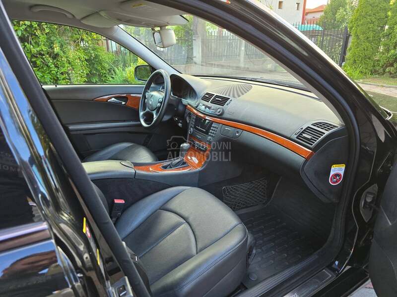 Mercedes Benz E 200 W211