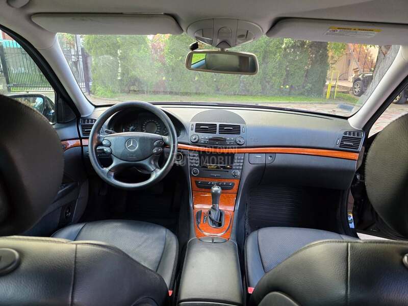 Mercedes Benz E 200 W211