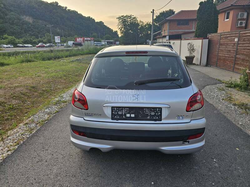 Peugeot 206 plus 