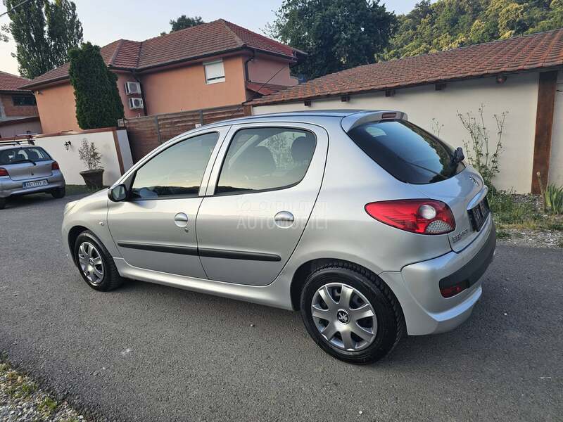 Peugeot 206 plus 