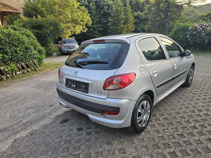 Peugeot 206 plus 