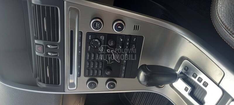 Volvo XC60 2009. god. -  kompletan auto u delovima