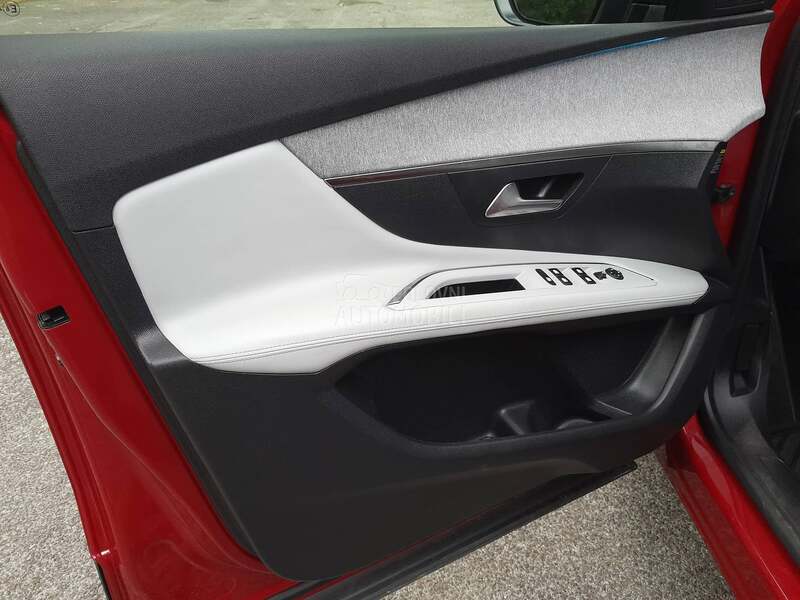 Peugeot 3008 ULTIMATE RED-WHITE