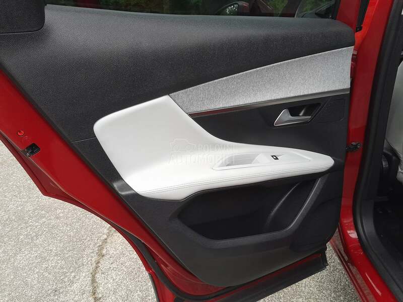 Peugeot 3008 ULTIMATE RED-WHITE